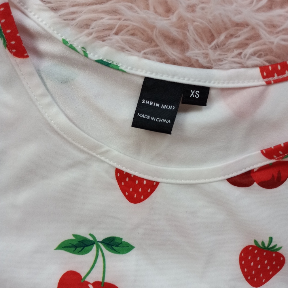 ⭐️Kawaii AF cherry & strawberry bodycon crop top! Nwt so cute! SOLD OUT ONLINE - Picture 9 of 9